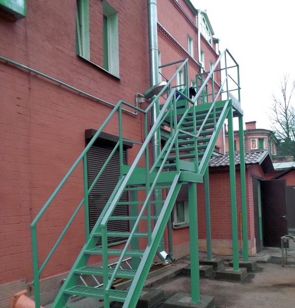 Наружная лестница на террасу
