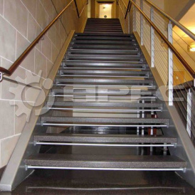 Металлическая лестница на второй этаж - 5